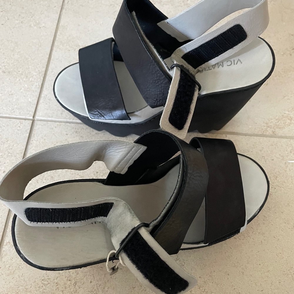 Vic mate black and beige size 6, made in Italy leather  platform and fun!